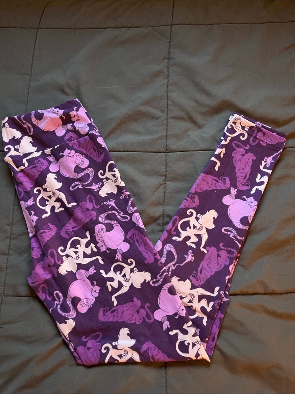 LuLaRoe Aladdin Disney Patterned Leggings
